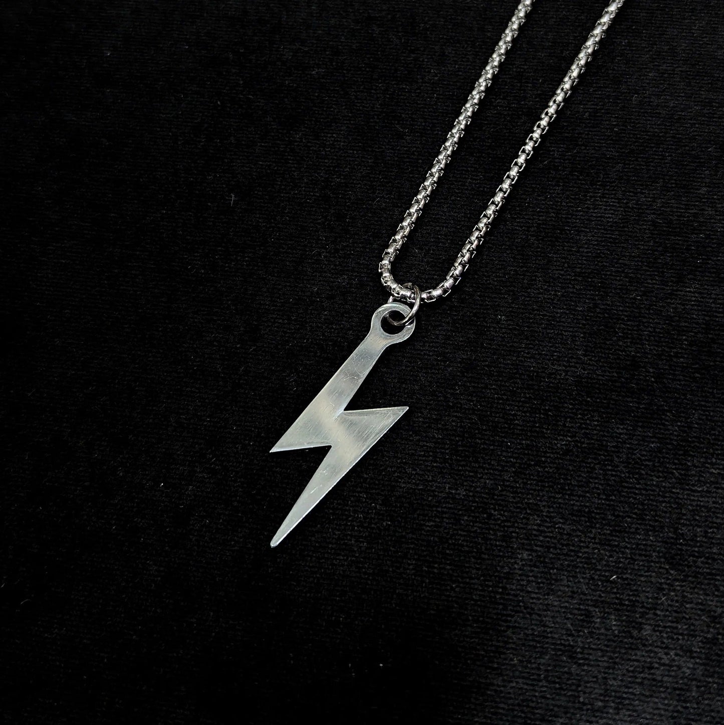 Bolt locket