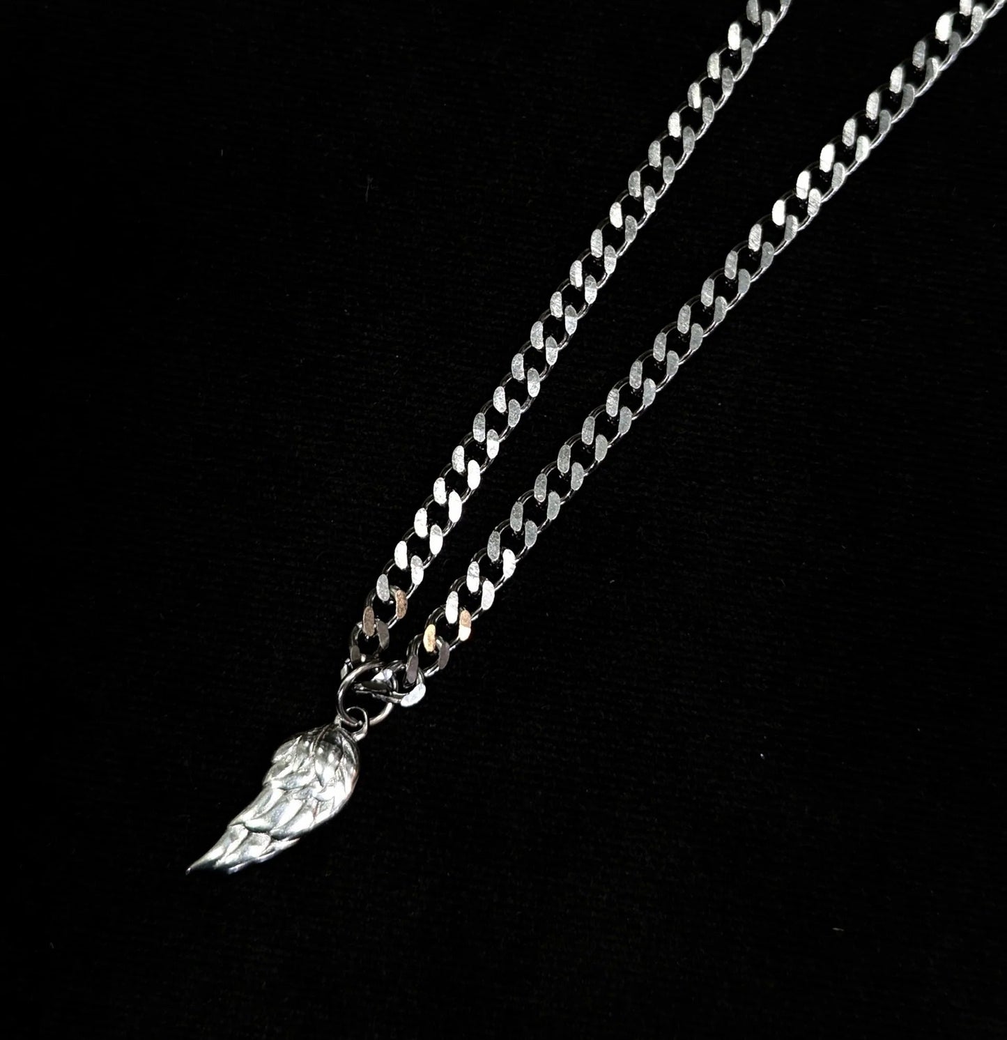 Wing locket